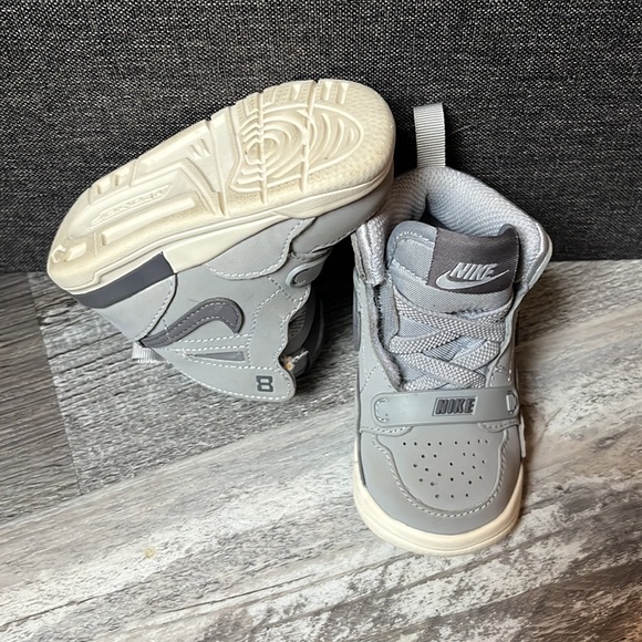 Nike Air Jordan Toddler size 4 - Picture 3 of 5